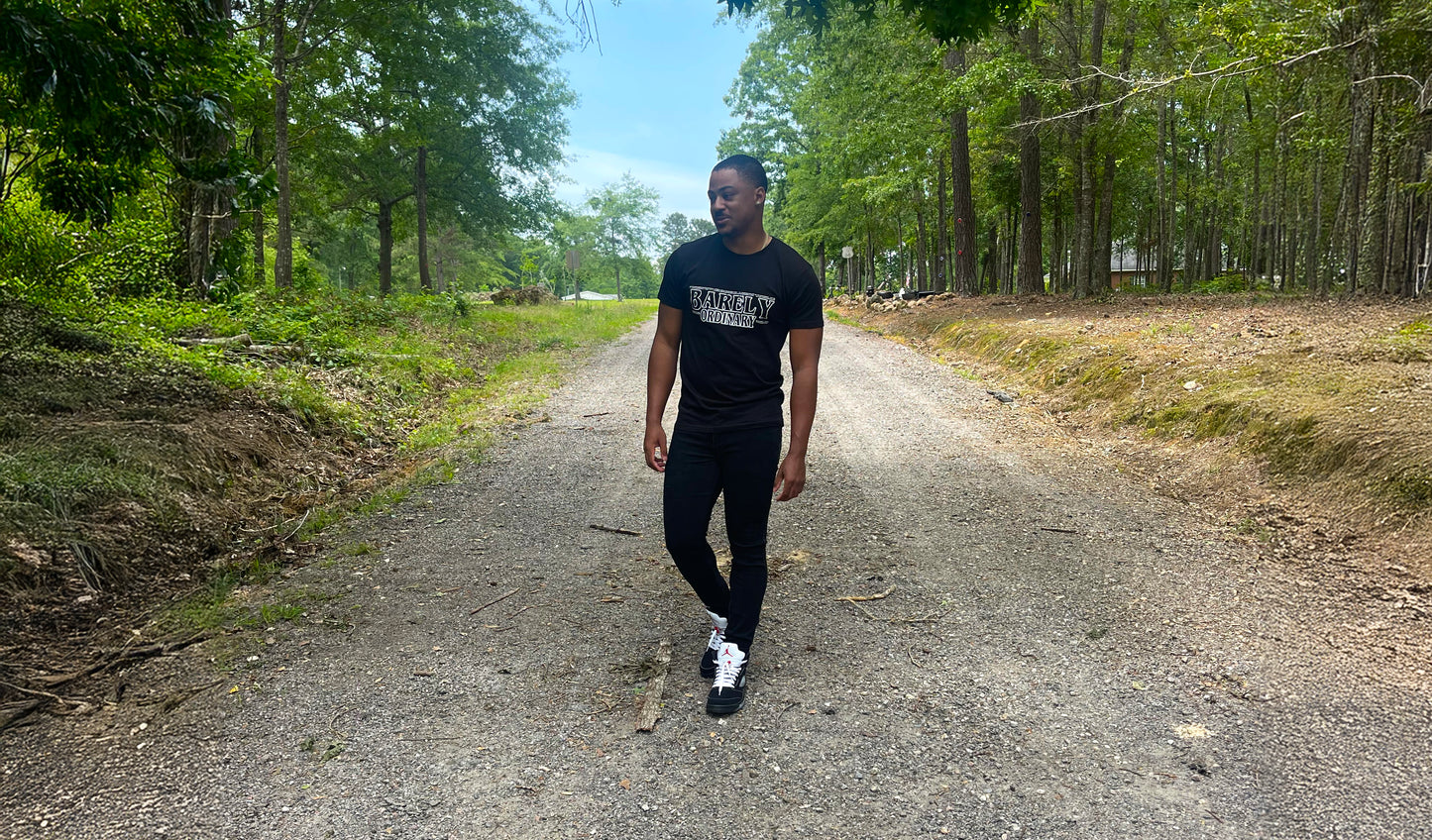 Barely "Stranger" Tee Blk