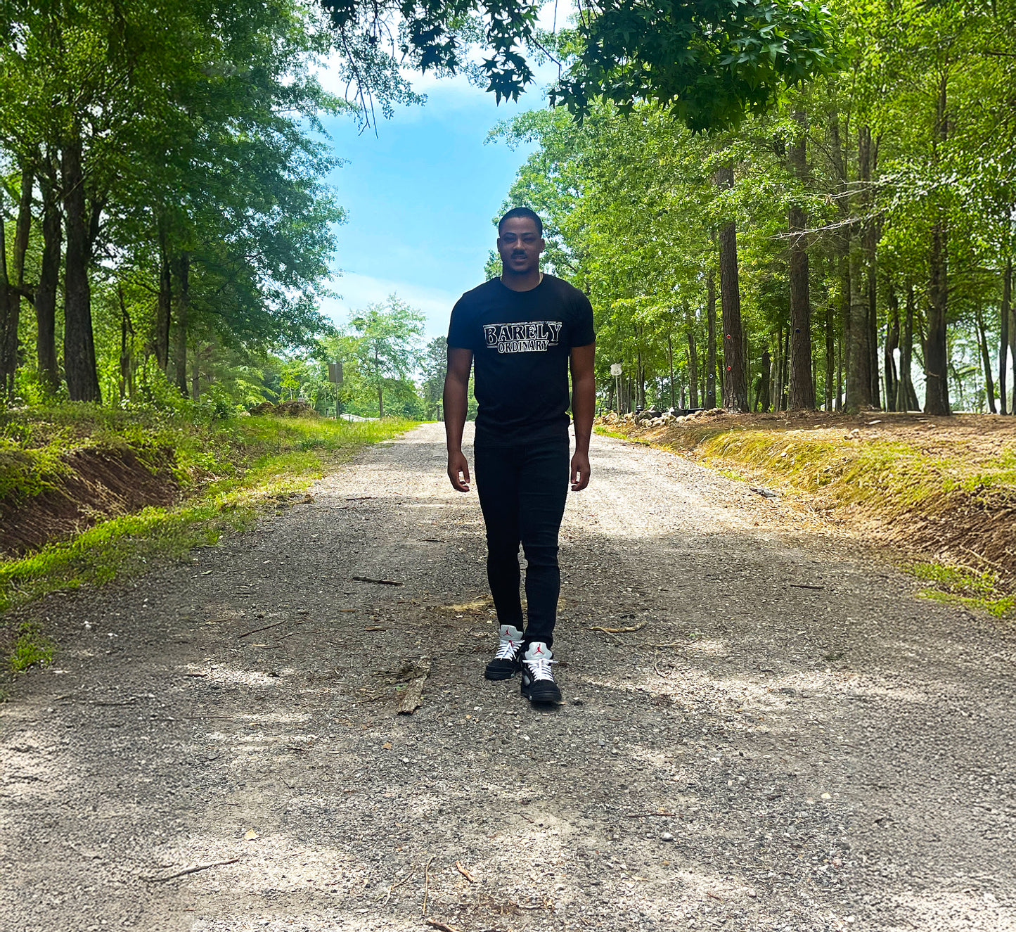 Barely "Stranger" Tee Blk