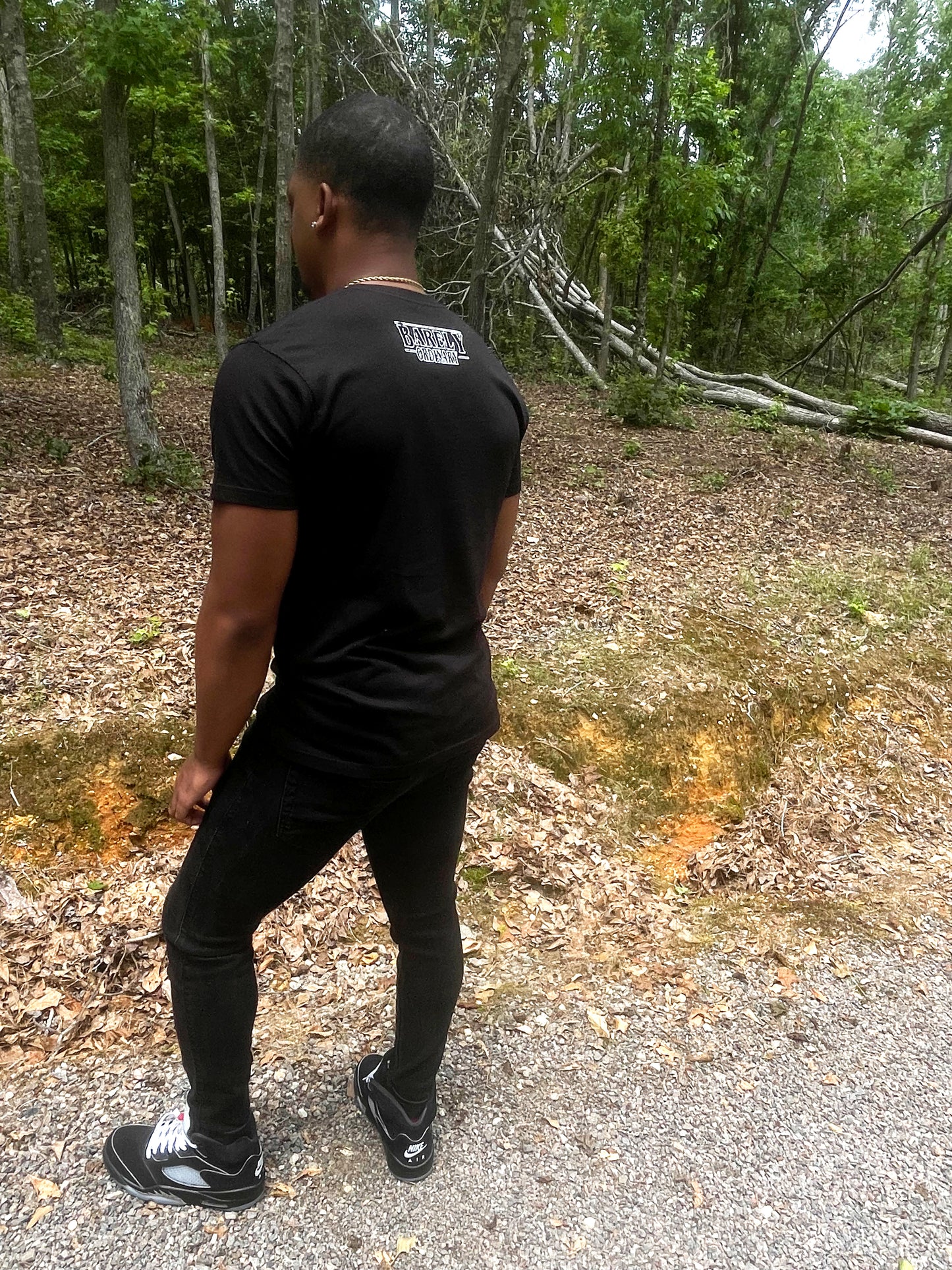 Barely "Stranger" Tee Blk