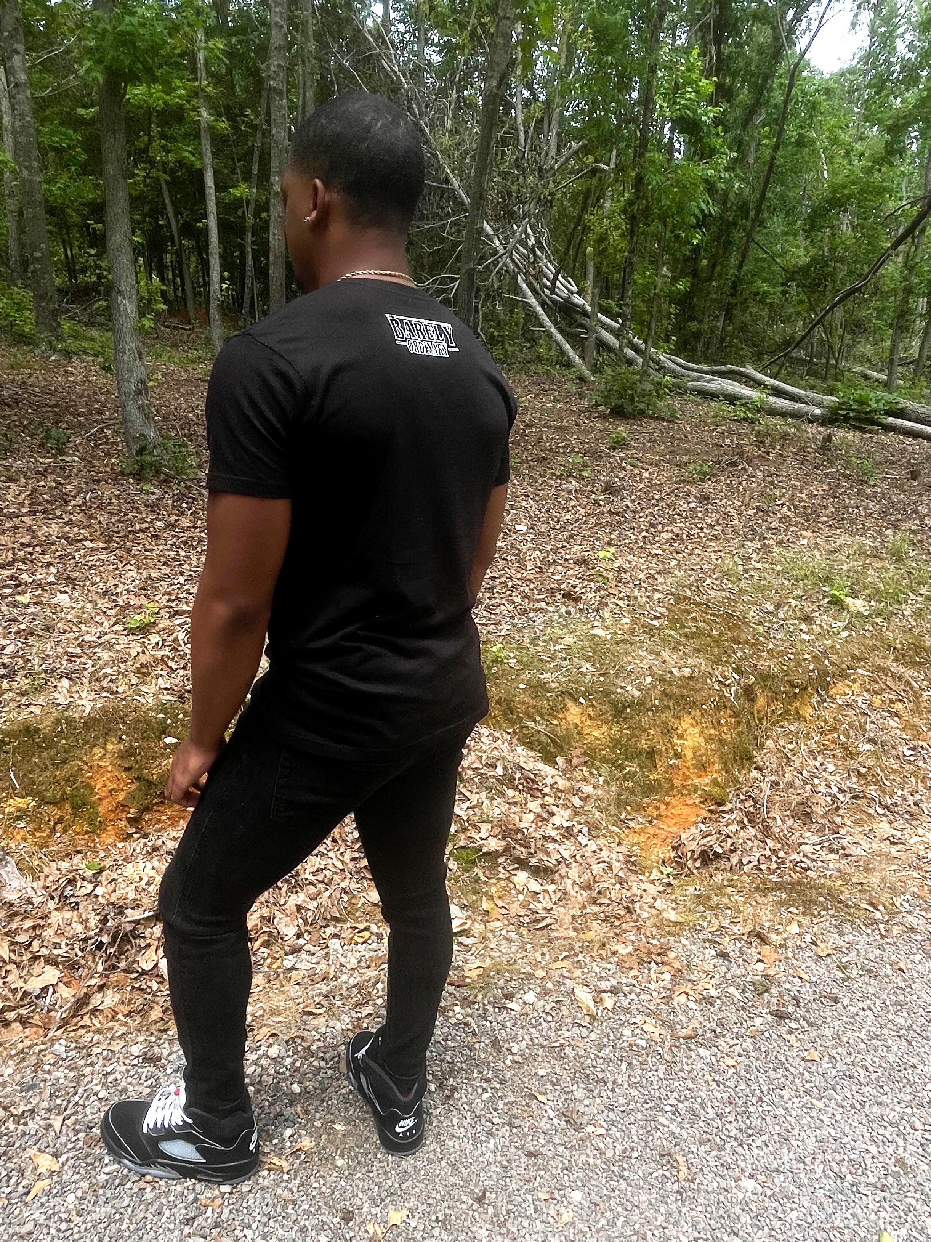 Barely "Stranger" Tee Blk