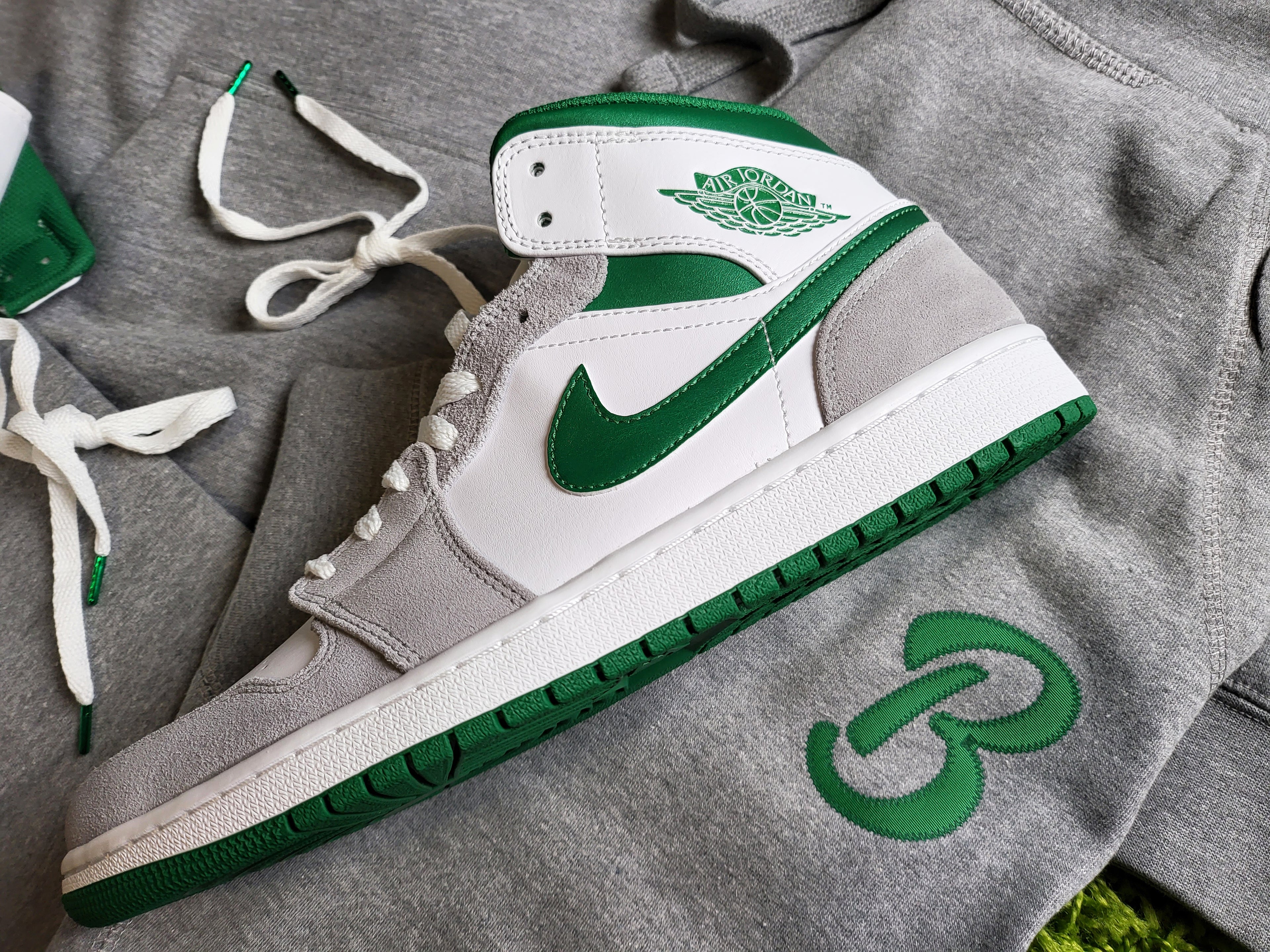 Barely "B" Logo Joggers (Gry/Grn) - Barely Ordinary