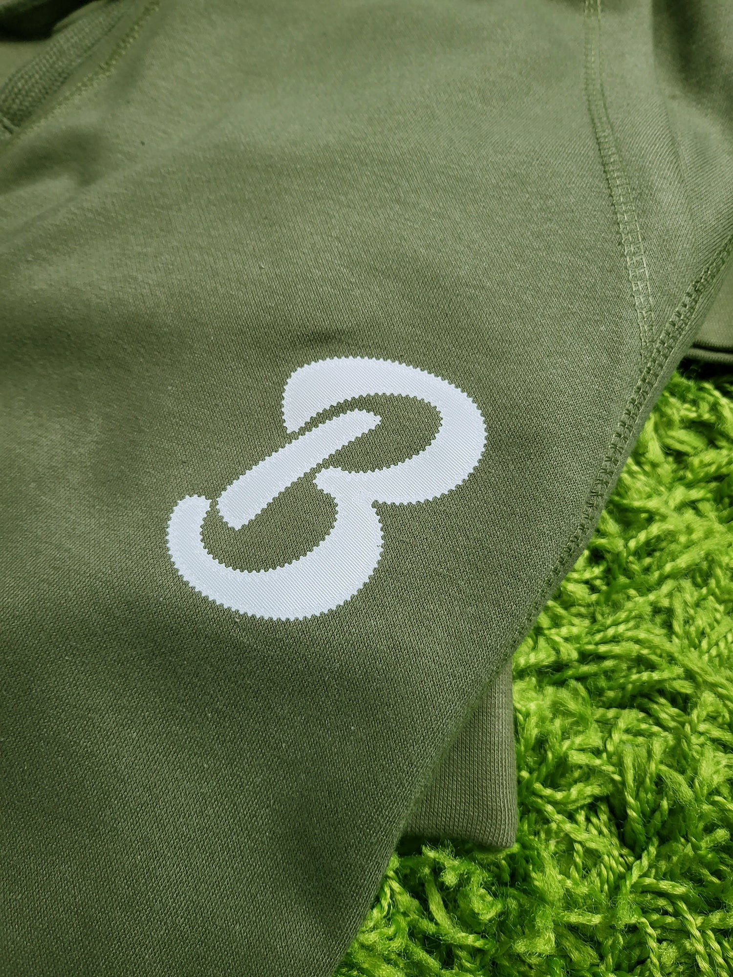 Barely "B" Logo Joggers (Olv/Wht)